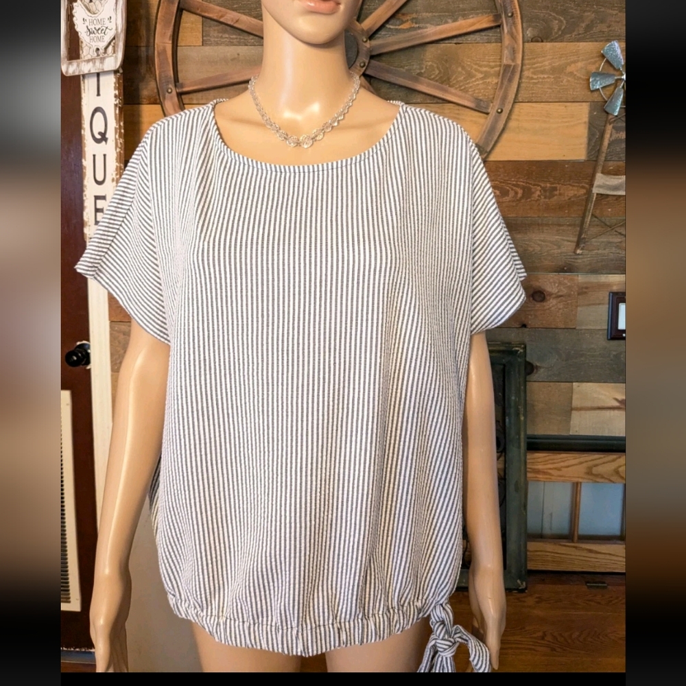 MICHAEL Michael Kors Black & White Vertical Striped Cropped Blouse - Picture 11 of 11